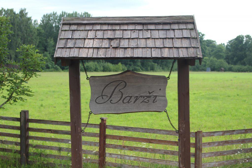 ホテル Viesu Nams Barzi Tinuzi エクステリア 写真